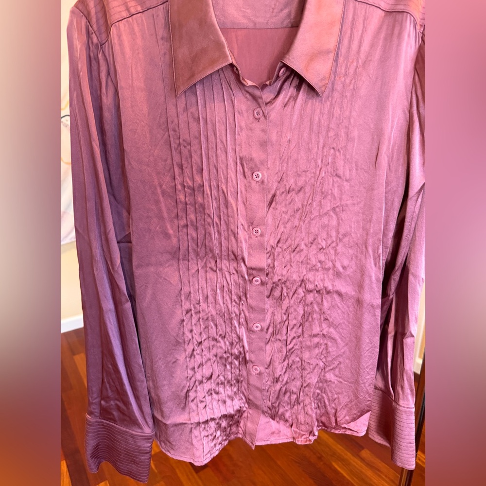 t. John Silk Blend Blouse Size 10 Mauve Pintuck Button Front Long Sleeve - Picture 8 of 8